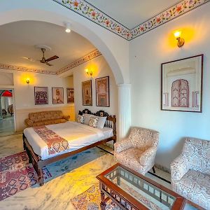 Dyore House By Bharat Mahal Palace